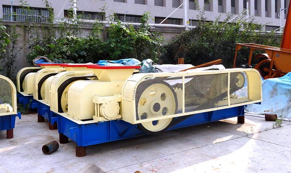 凹凸棒石對(duì)輥式破碎機(jī)