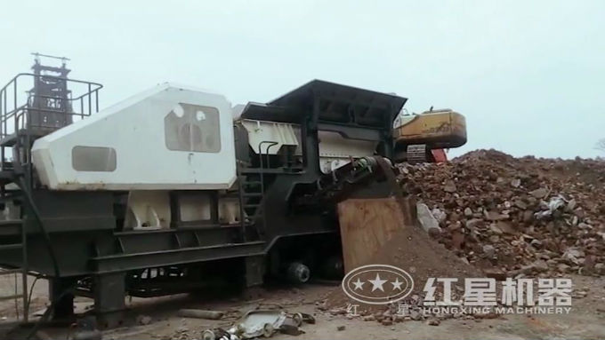 建筑垃圾移動(dòng)破碎站設(shè)備實(shí)拍