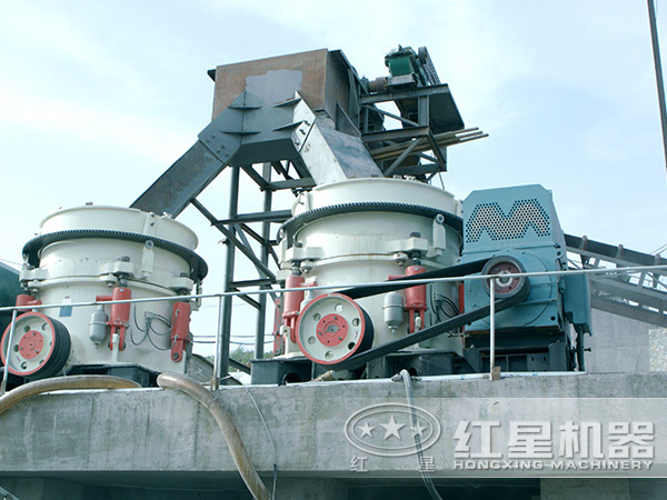 石英石液壓圓錐破碎機(jī)現(xiàn)場(chǎng)