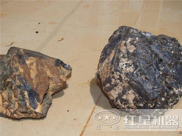 鎢鐵礦實(shí)拍圖
