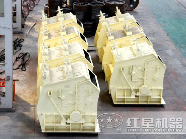 花崗巖反擊式破碎機(jī)廠區(qū)實(shí)拍