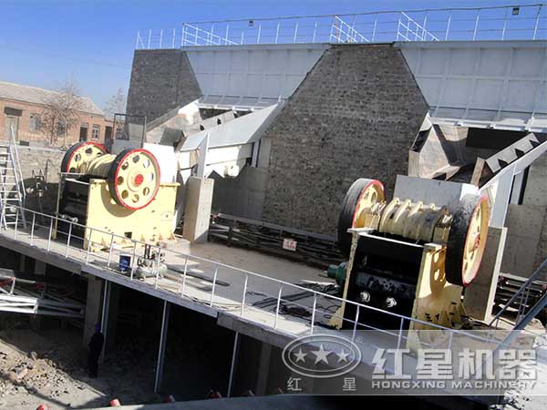河北用戶石子廠用的每小時1500噸顎破機設(shè)備