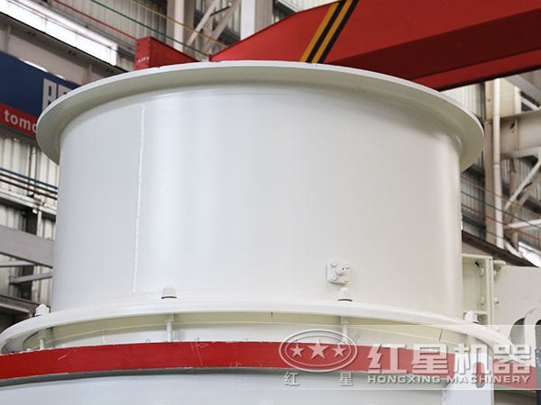 立式?jīng)_擊式破碎機設(shè)備進料口實拍
