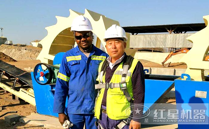 節(jié)能洗砂機(jī)洗砂現(xiàn)場留念