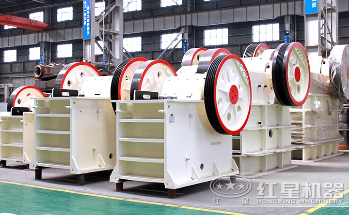 顎式破碎機(jī)設(shè)備廠區(qū)