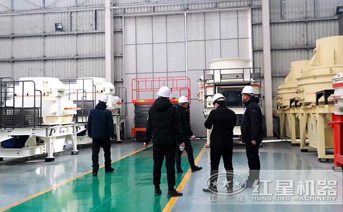用戶考察紅星機器環(huán)保型制砂、整形機設備