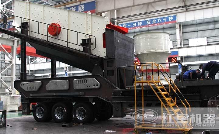 移動單缸圓錐破碎機(jī)定制現(xiàn)場