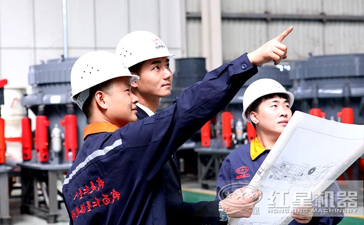 技術(shù)工程師為用戶定制建筑垃圾粉碎機(jī)