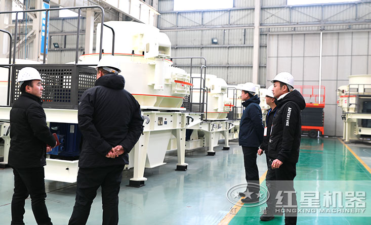 用戶考察機(jī)制砂設(shè)備廠區(qū)