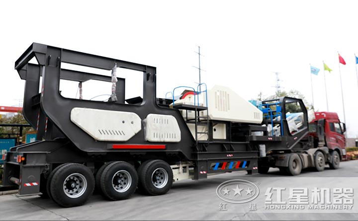 移動(dòng)鄂式破碎機(jī)：搭配鄂破，粗碎