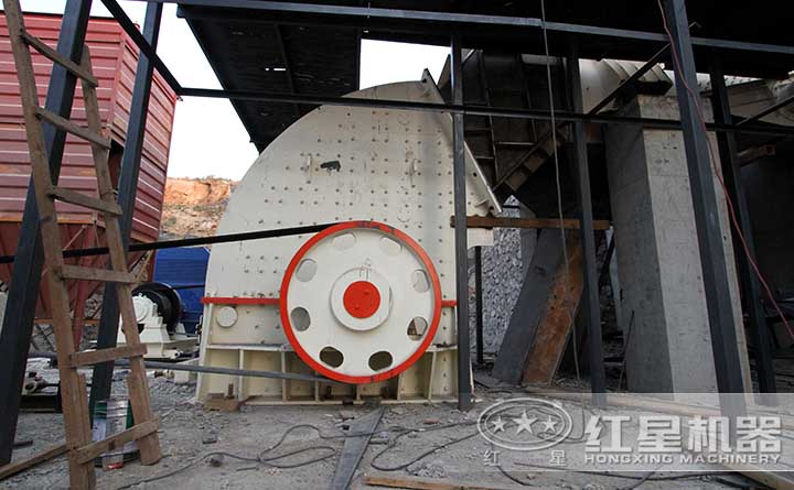 煤炭破碎機(jī)現(xiàn)場(chǎng)