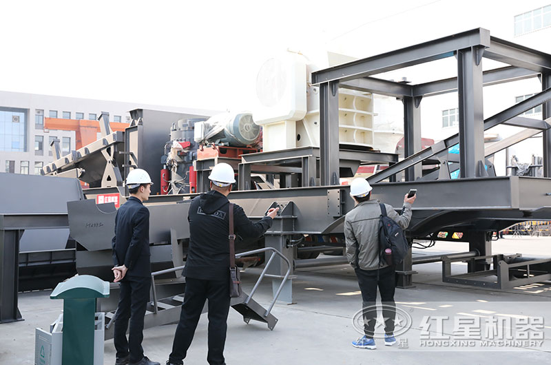 客戶到廠區(qū)參觀考察建筑垃圾處理設(shè)備